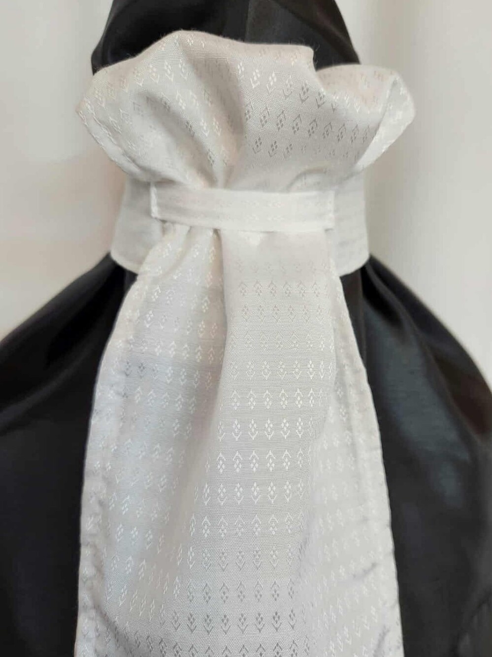 PRE-TIED EQUESTRIAN STOCK TIE ~ TAILORED IN 🇺🇸 - FREE SHIPPING! NWT!